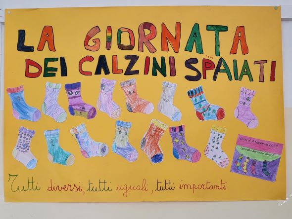 De Amicis primaria: giornata dei calzini spaiati