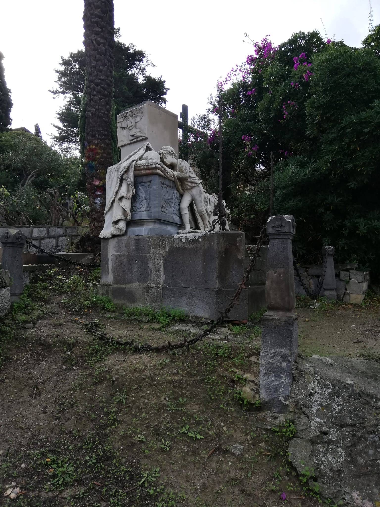 LE CLASSI DELLA SCUOLA MANNO E DELLA SPANO AL CIMITERO MONUMENTALE DI BONARIA
